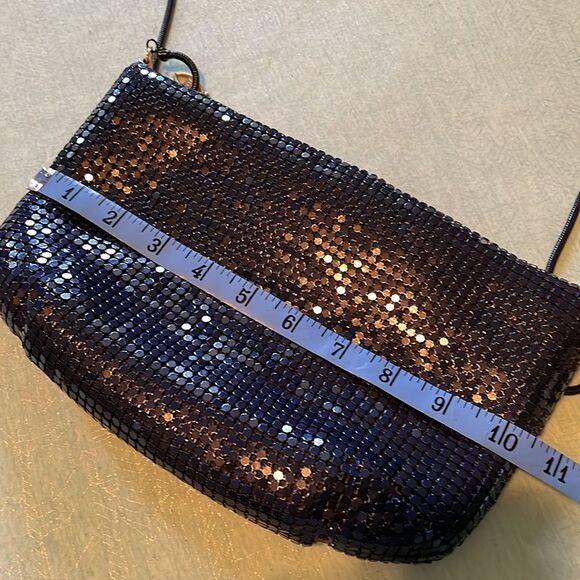 Vintage Aluminum mesh shoulder bag or clutch made in Hong Kong 10” x 6” zipper - Picture 9 of 14
